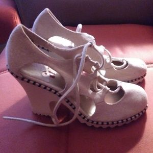 Super cute shoe wedge heels